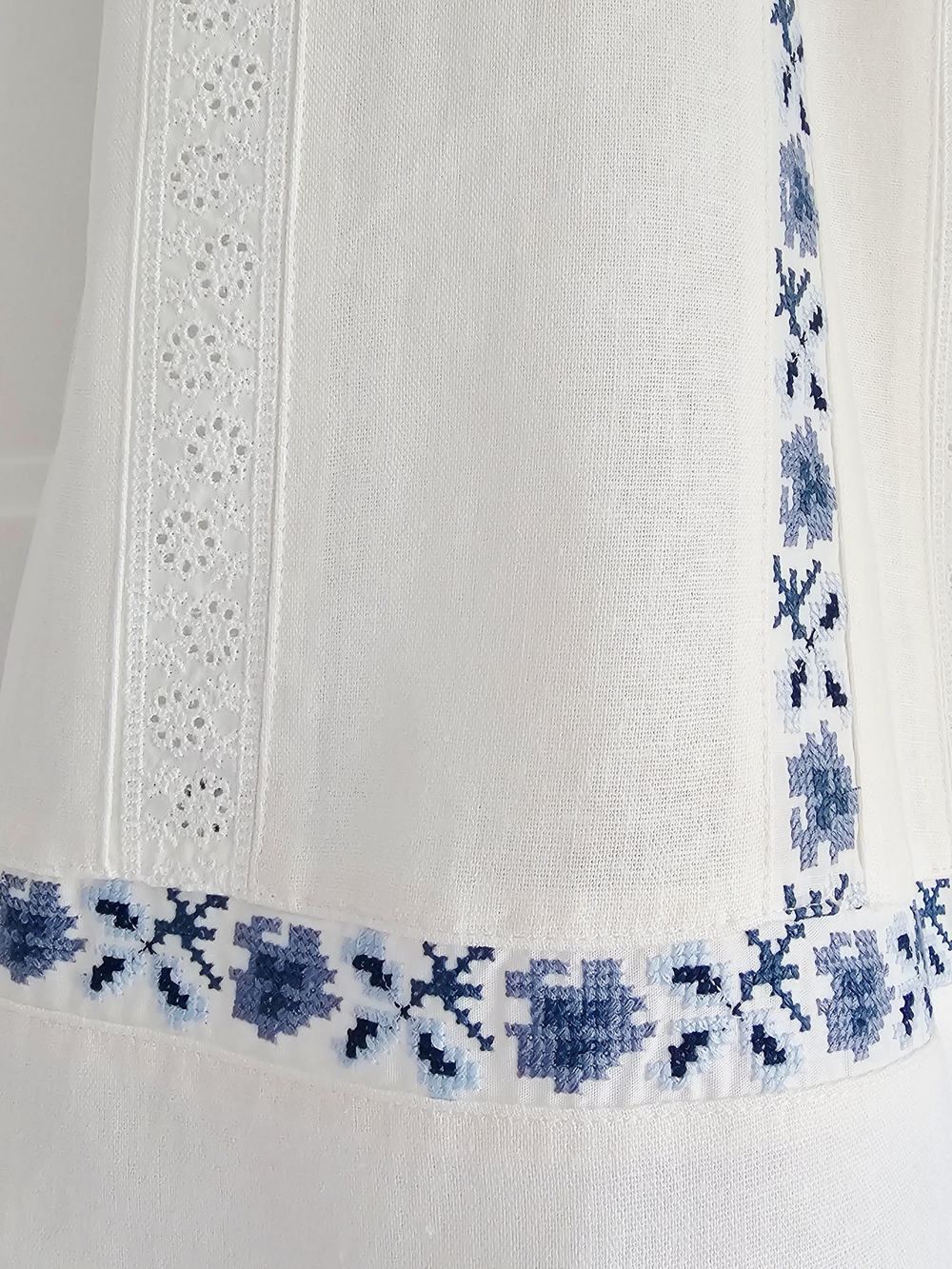 Caroline Constas White Maxi Skirt with Blue Floral Embroidery Small - NWT $189 - Picture 3 of 9